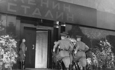 Odstranitev Stalina iz mavzoleja: strašna skrivnost ZSSR. Ko so Stalina ponovno pokopali